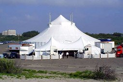 Zo zagen de circus tenten er in de jaren 70 uit.